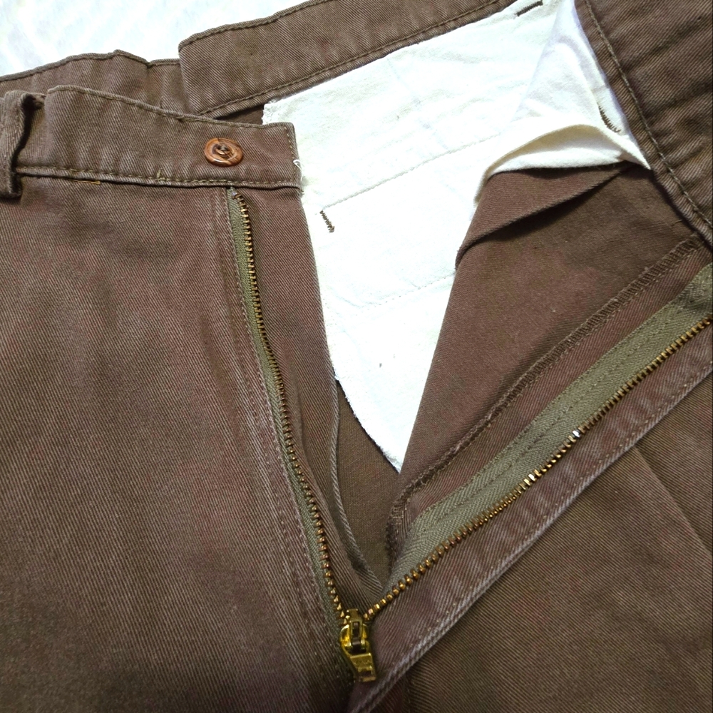 CLASSICS Men's Brown Shorts. Size 31 - Picture 2 of 11